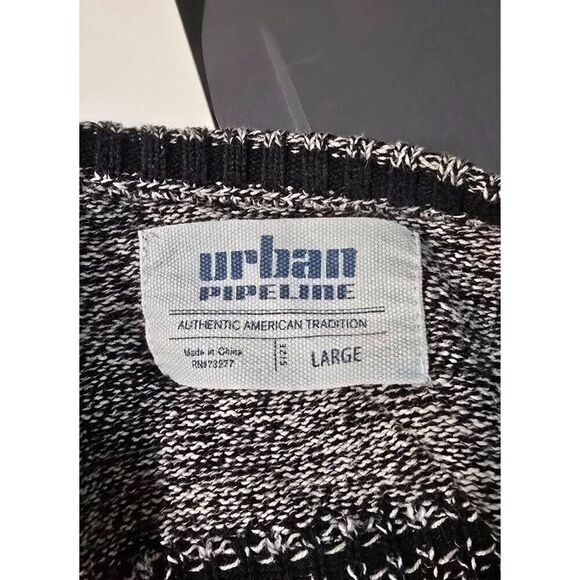 Urban Pipeline Large Knit Black & White Sweater With Geometric Pattern For Men - Picture 4 of 4